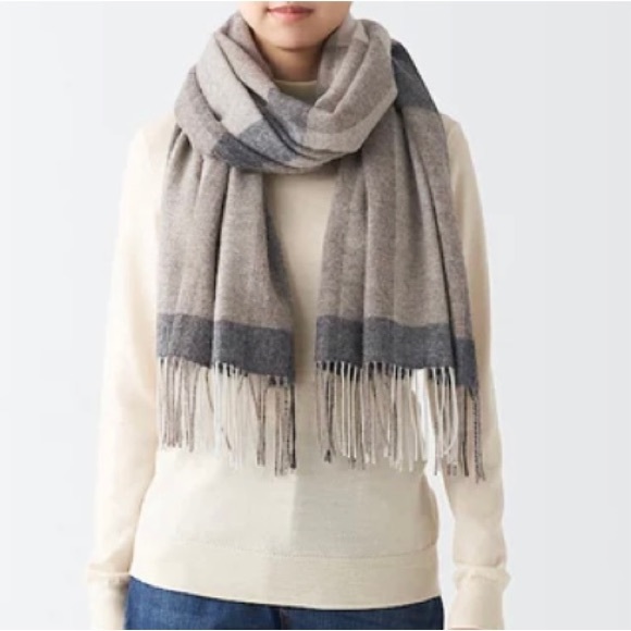 Muji Patterned Wool Woven Stole 60x200cm - Picture 3 of 6